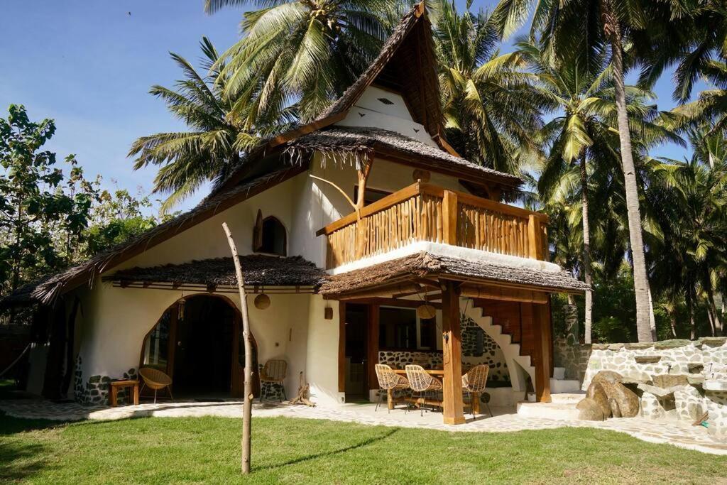 Beach-Front Sumbawa Surf House Lemonga Exterior foto
